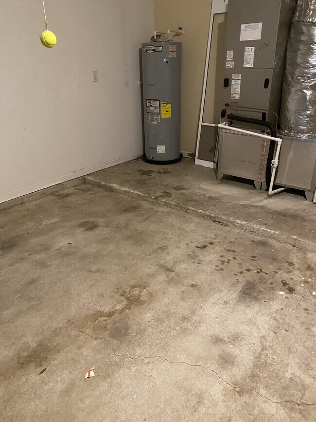 Building Photo - FOR RENT:  Charming 3-Bedroom Home with Sp...