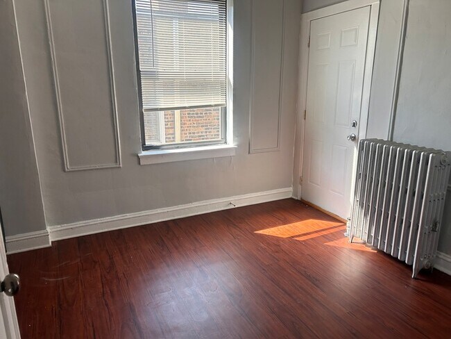 Building Photo - 5246 S Drexel Ave