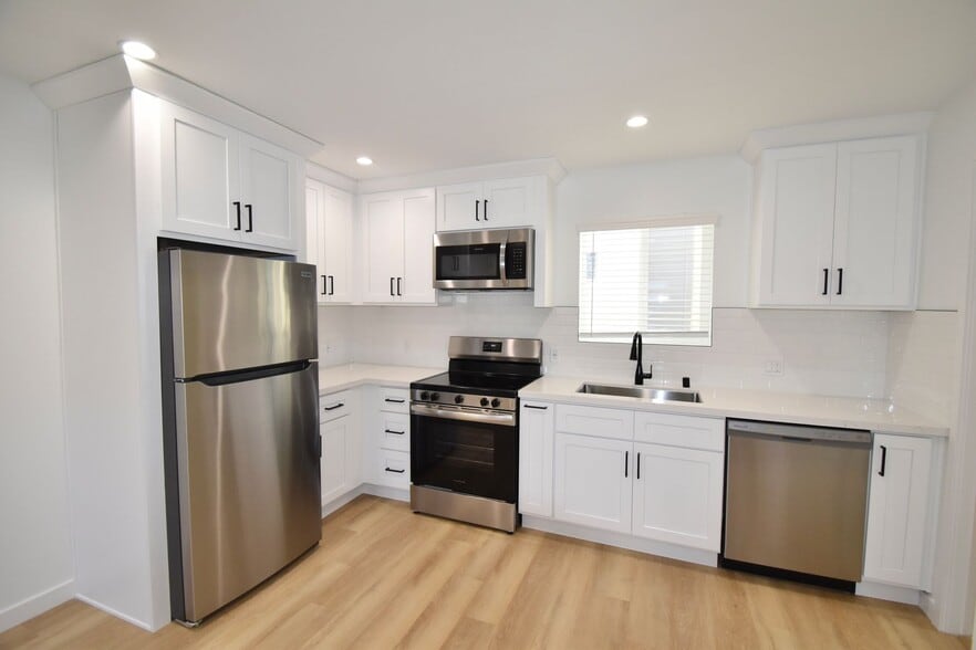 Building Photo - 14418 Dickens St