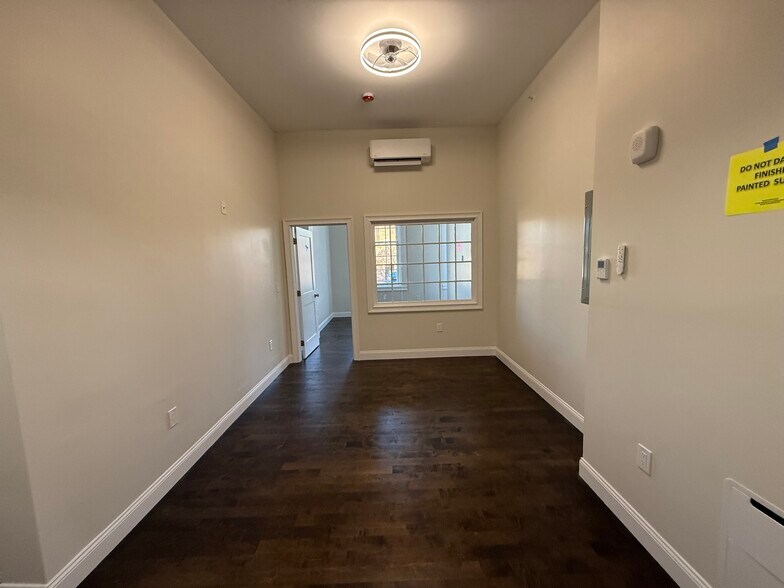 Building Photo - 37 Kirk St