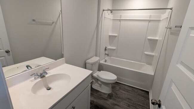 Building Photo - 107 Bottlebrush Dr