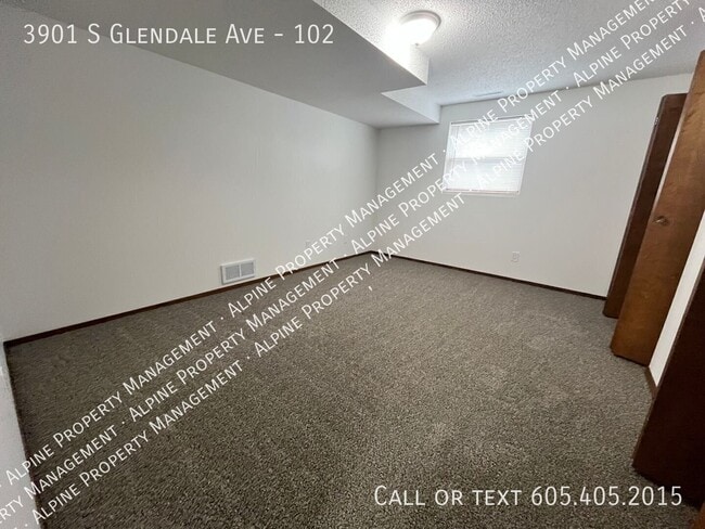 Building Photo - 3901 S Glendale Ave