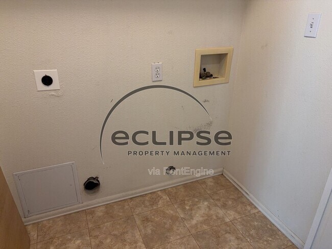 Building Photo - 494 Coronado Way