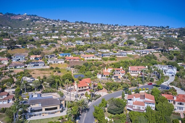 Building Photo - Aqua Vista - Entertainers Playhouse