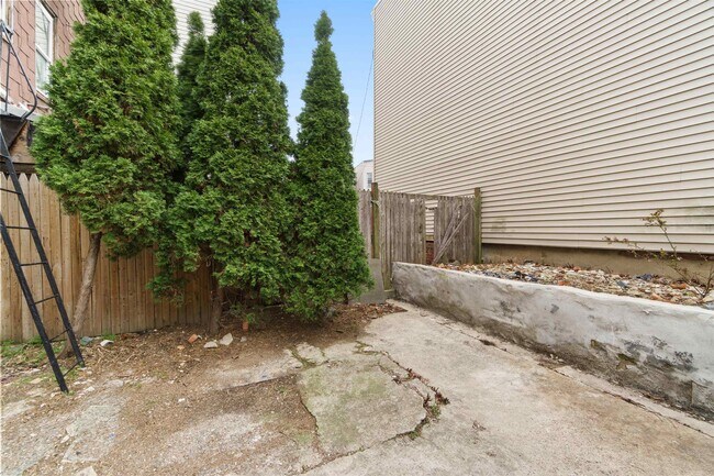 Building Photo - 477 Mercer St