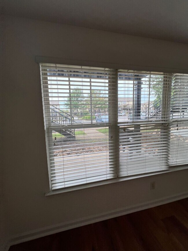 Building Photo - 16-1611 Summers