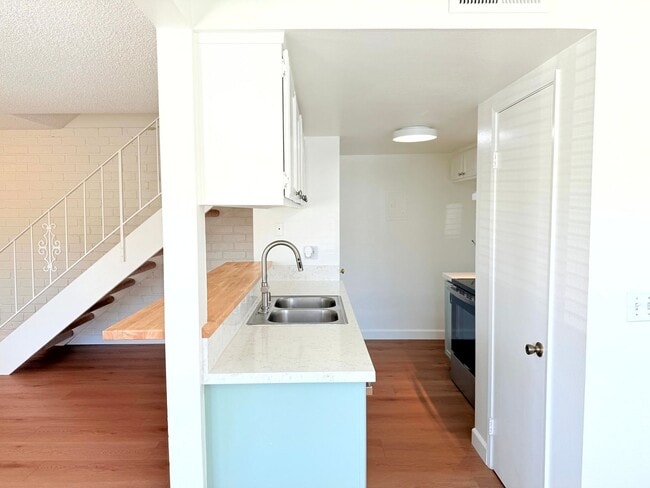 Building Photo - Fantastic Renovated 2 story - 2 bed + 1 ba...