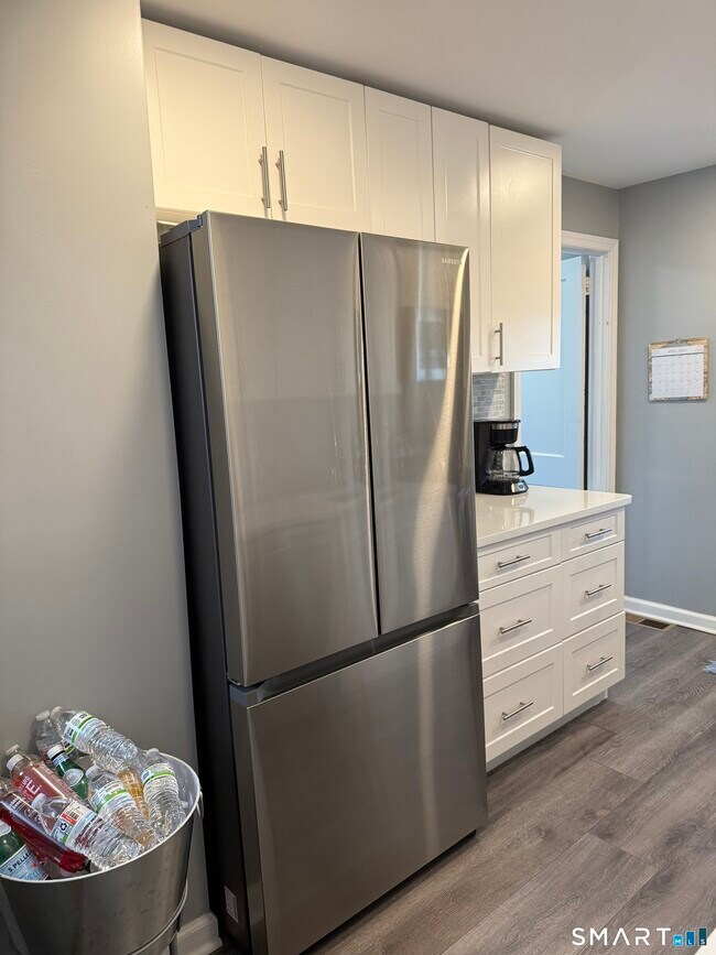 Building Photo - 507 Queen St