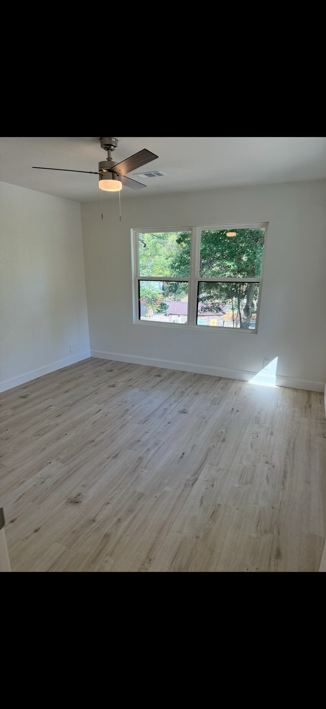 Building Photo - 112 Poplar St