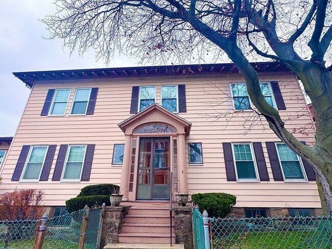 Building Photo - 2 Mapleton St