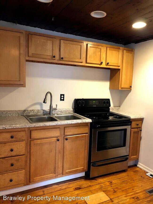 Building Photo - Studio, 1 bath House - 308.5 S. Madison St