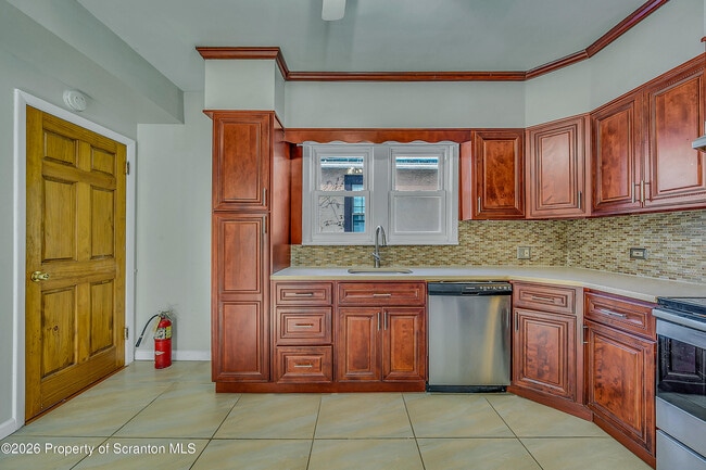 Building Photo - 1509-1511 N Webster Ave