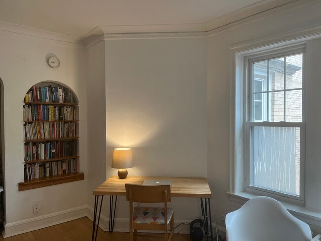 Building Photo - 1453 W Elmdale Ave