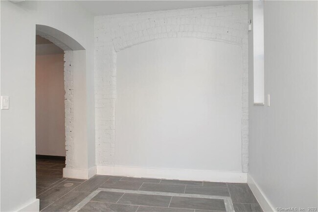 Building Photo - 847 State St