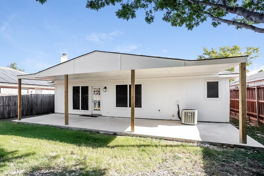 Building Photo - 6841 Prairie Hill Rd N