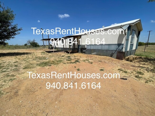 Building Photo - Horse Lover's Dream !!! Located in Award W...