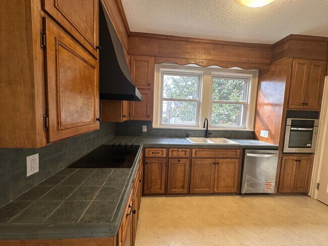 Building Photo - House in Bedford with Lot of Outdoor Space.