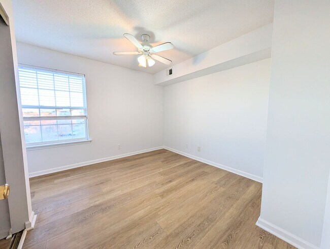 Building Photo - 3BR / 2BA Condo for Rent – Southbridge (Water View)