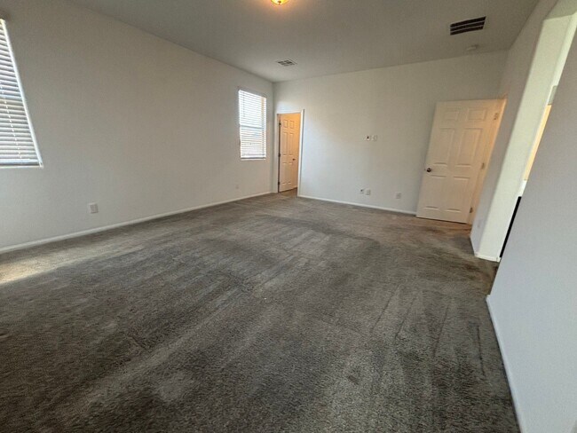Building Photo - Charming 3-Bedroom Home with Spacious Back...