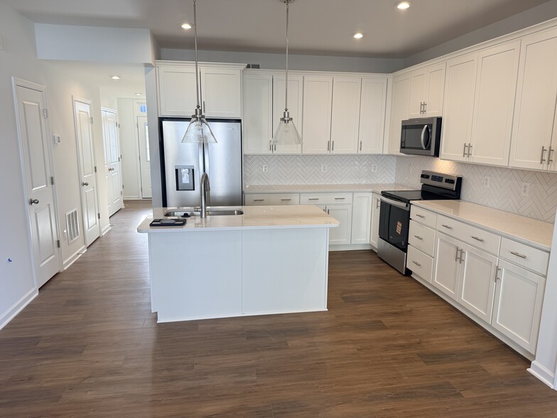 Building Photo - 620 Slick Terrace