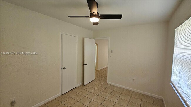Building Photo - 6118 Plunkett St