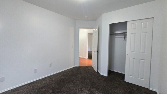 Building Photo - 6911 Hunter Dawn Way