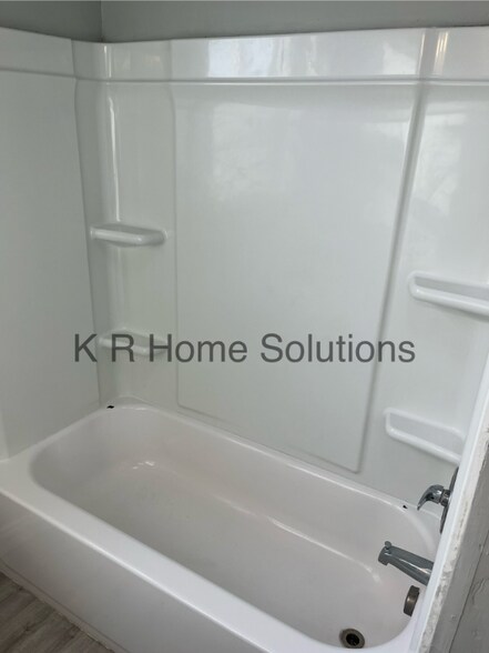 Building Photo - 246 Hatton St