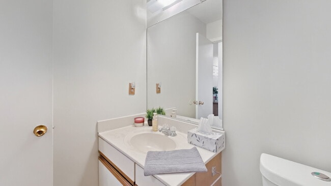 Building Photo - 2 Bed 2 Bath Condo Just Minutes from NAS Oceana Dam Neck in Virginia Beach!