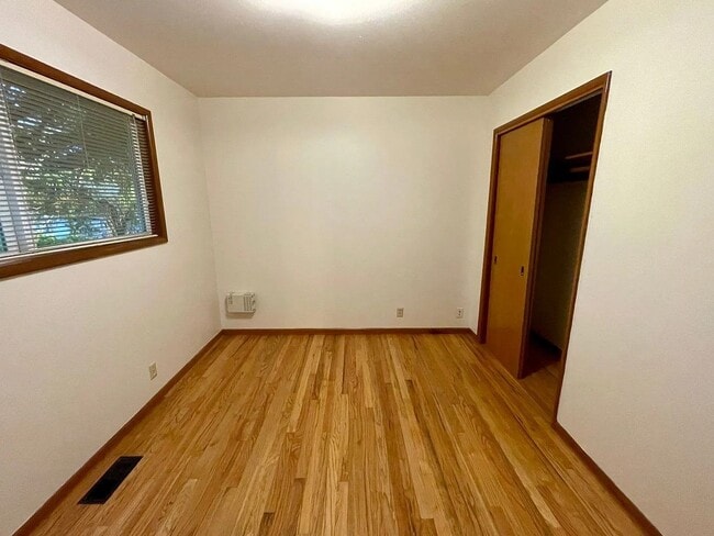 Building Photo - Charming 3 Bedroom 2 Bath Home with Large ...