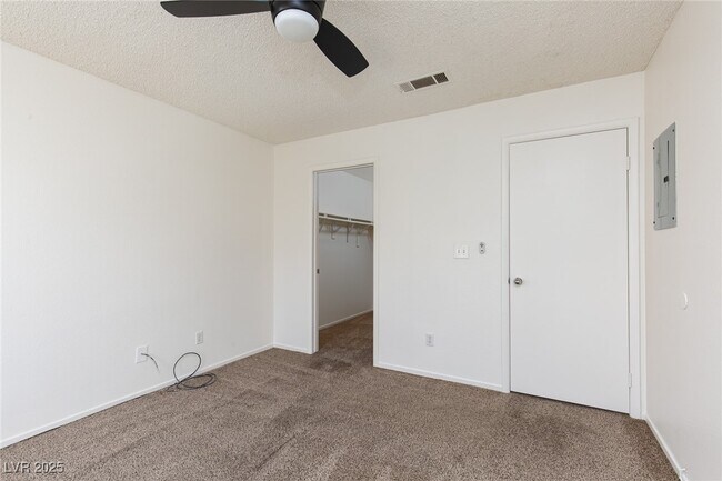 Building Photo - 7100 W Pirates Cove Rd