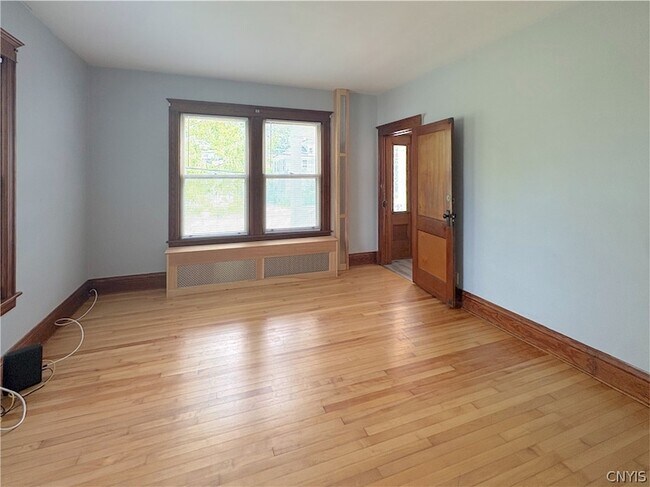 Building Photo - 3565 Oneida St