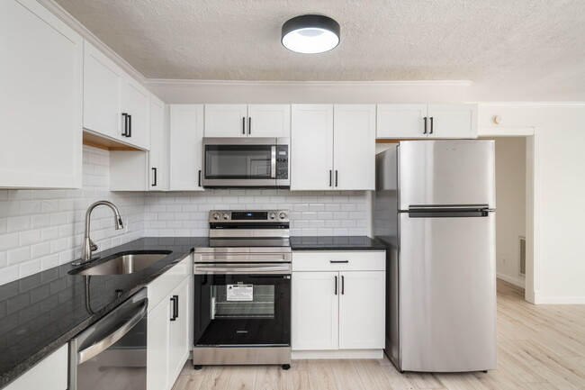 Building Photo - 331 Sarvis Dr
