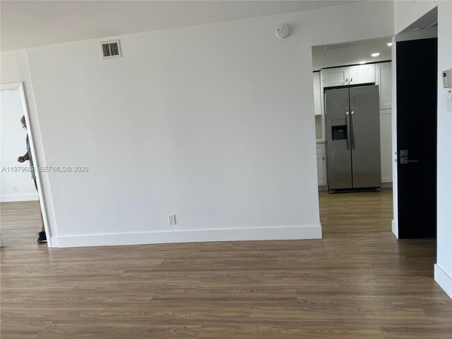 Building Photo - 20301 W Country Club Dr