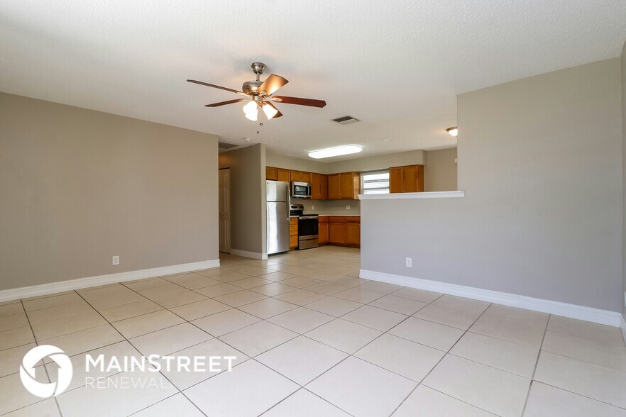 Building Photo - 18529 Phlox Dr
