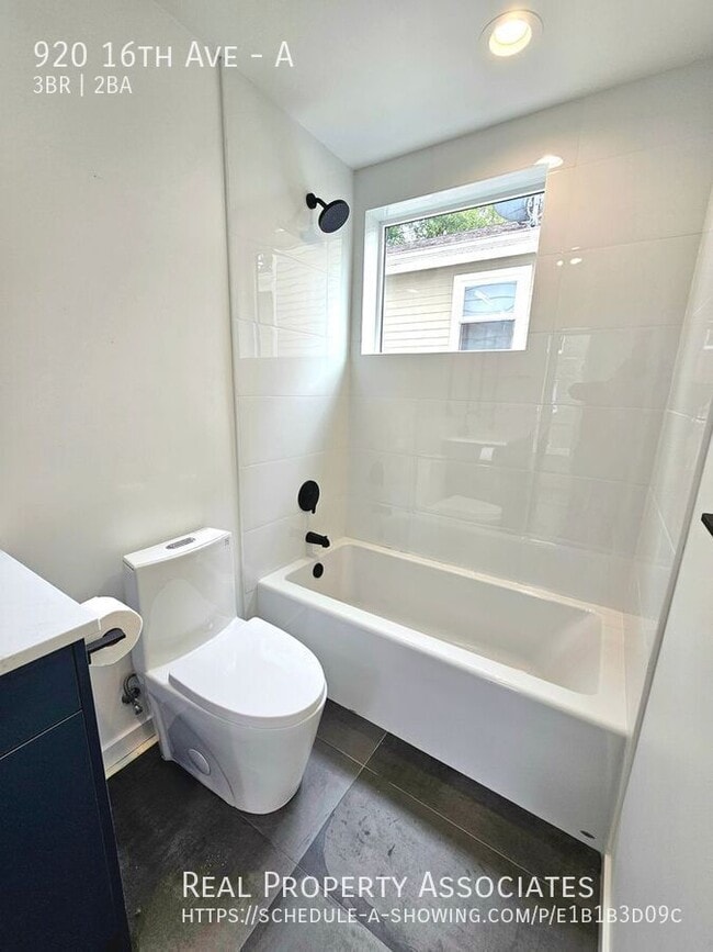 Building Photo - 920 16th Ave