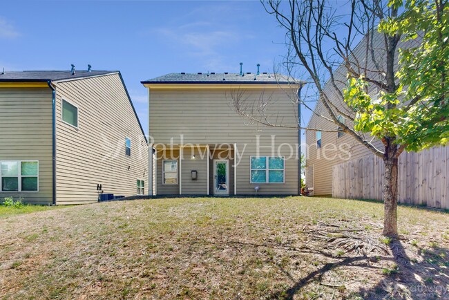 Building Photo - 3922 Lake Manor Way