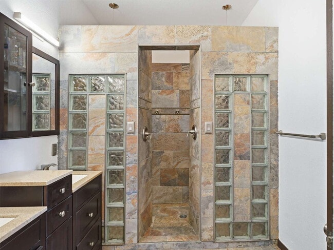 Building Photo - 1039 Wood Brook Dr