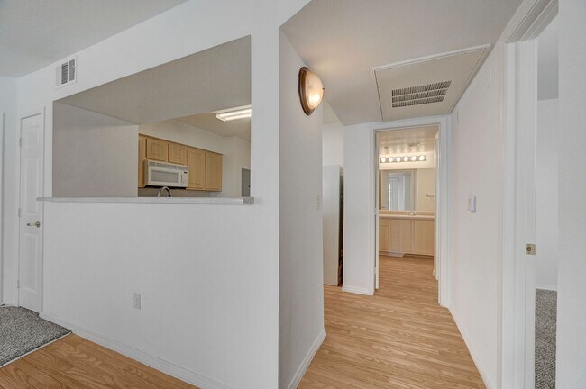 Building Photo - LOCATION! LOCATION! LOCATION! Move-in ready 2-bedroom condo in Centennial Hills!