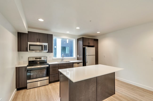 Building Photo - Maven TownHomes