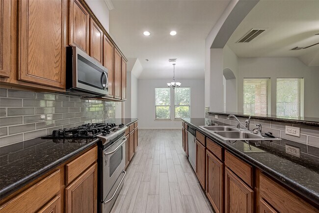 Building Photo - 18302 N Elizabeth Shore Loop