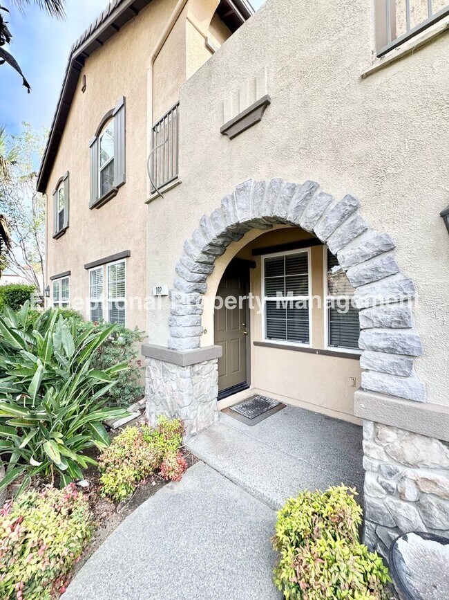Building Photo - Ready to move in 3 bed 3 bath home