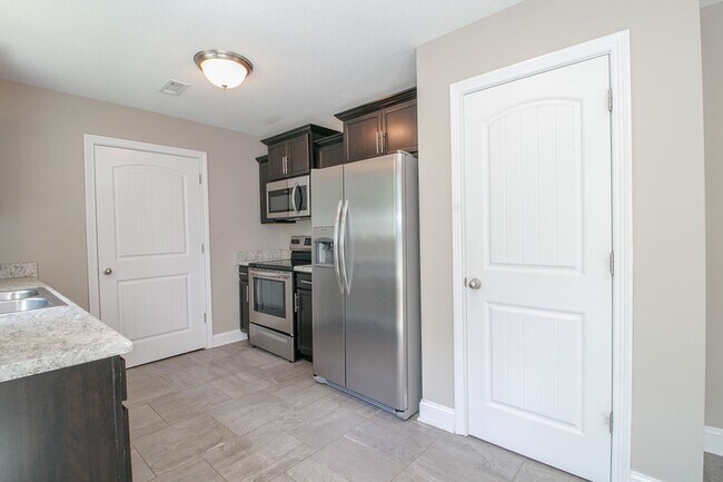 Building Photo - 209 Azalea Dr