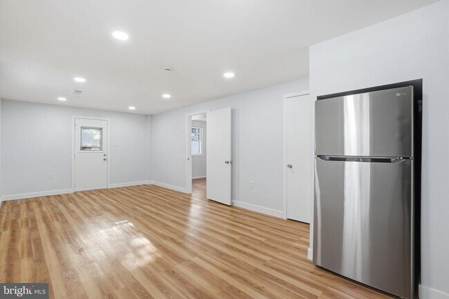 Building Photo - 6427 Pima St