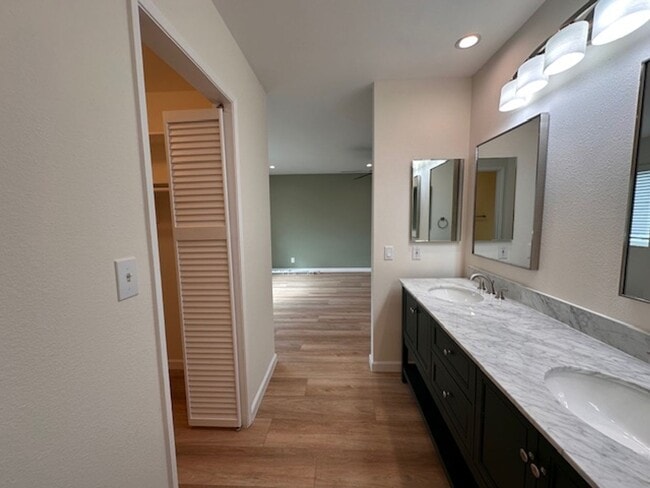 Building Photo - Beautiful 4-Bedroom Home located in one of most desirable neighborhoods