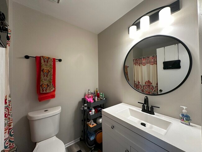 Building Photo - 608 Berkley Ct