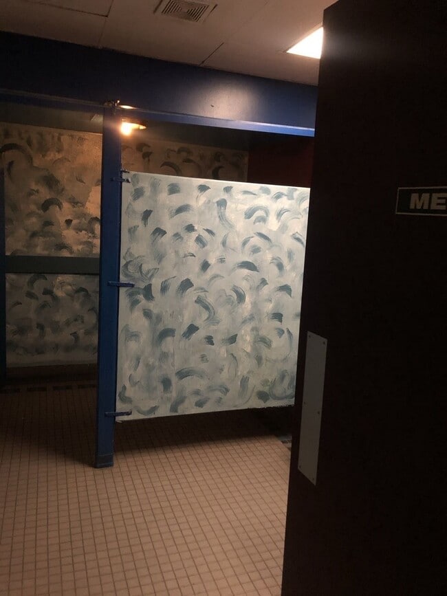 Building Photo - 614 University Ave