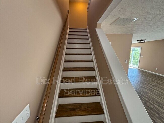 Building Photo - 2497 Deercove Ct.