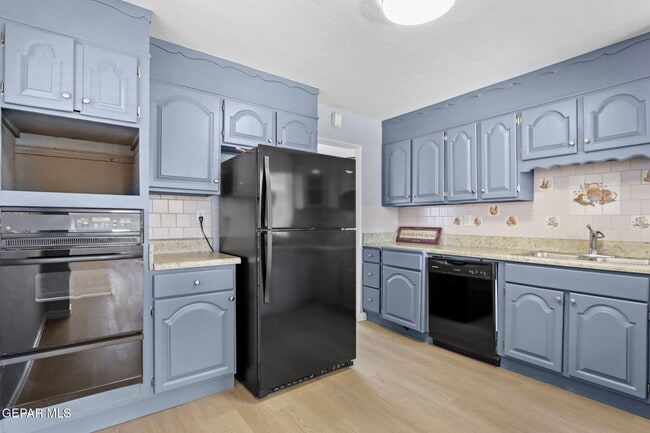 Building Photo - 390 Arvin Cir