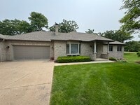 Building Photo - 881 Glenmore Ct