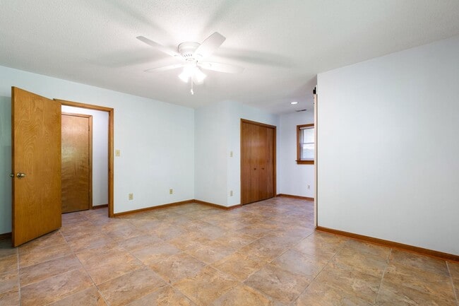 Building Photo - Spacious 4-Bedroom Carrboro Home with Dual...